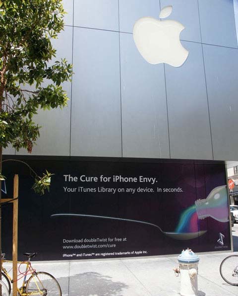 Reklam för Cure på Apple Store i San Fransisco